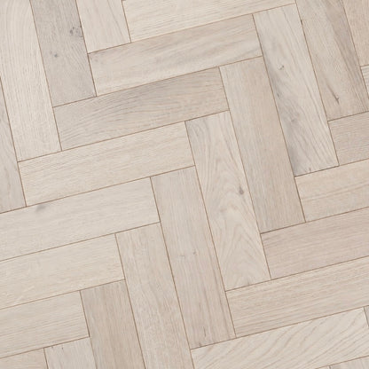 Scandi Oak 80mm Engineered Herringbone – brushed, matt lacquered oak blocks with natural knots