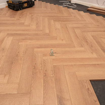 Biscoff Oak Herringbone 12mm Laminate – image 3