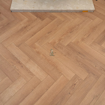 Biscoff Oak Herringbone 12mm Laminate – image 2