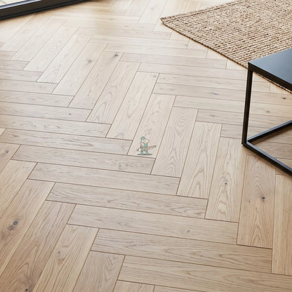 Seashell Light Oak 90mm Solid Herringbone – close-up of the surface