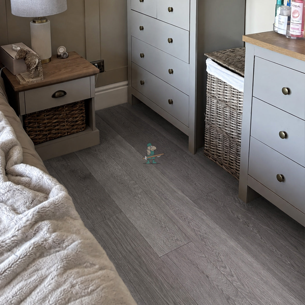 Dark Earl Grey Oak 12mm Laminate – image 5