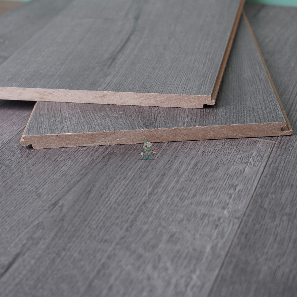 Dark Earl Grey Oak 12mm Laminate – image 4