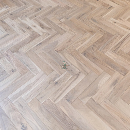 Worn Cathedral Oak 70mm Engineered Herringbone – image 2