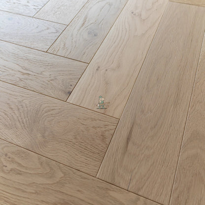 Pale Invisible Oak 125mm Engineered Herringbone – image 9