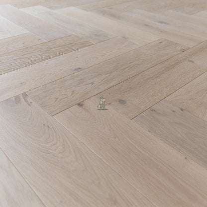 Pale Invisible Oak 125mm Engineered Herringbone – image 8