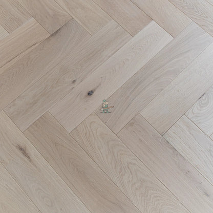 Pale Invisible Oak 125mm Engineered Herringbone – image 2