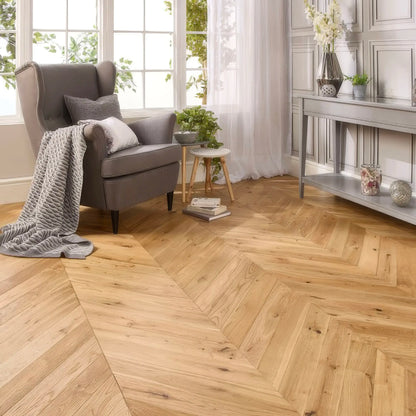 Natural Oak 90mm Solid Chevron – image 1