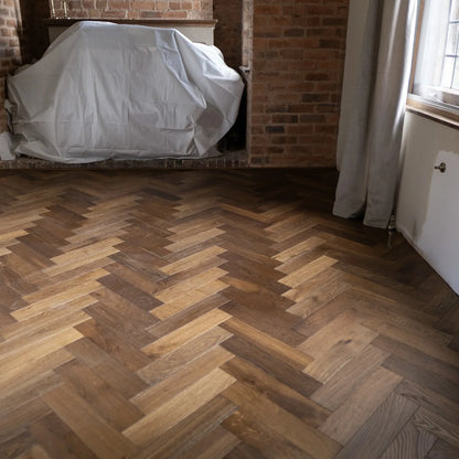 Chestnut Oak 90mm Engineered Herringbone – room setting