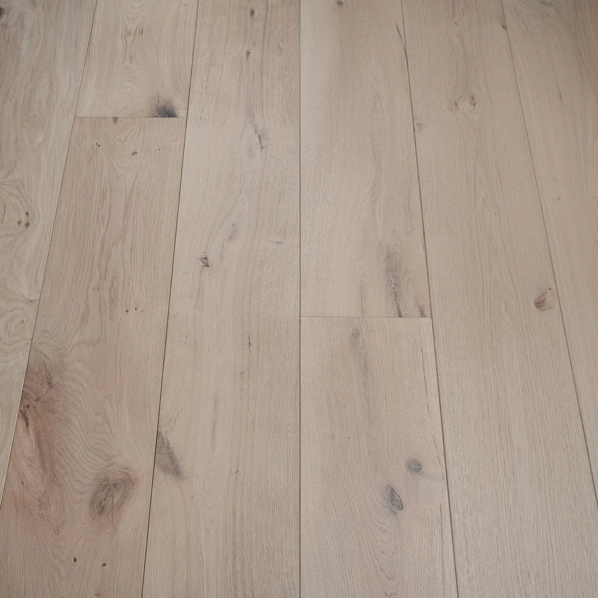 London Invisible Oak 220mm Engineered Plank – image 2