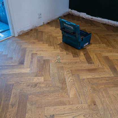 Golden Smoked Oak 90mm Engineered Herringbone – close-up of the surface (3)