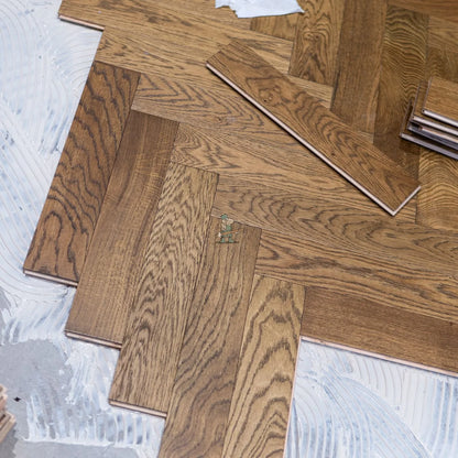 Golden Smoked Oak 90mm Engineered Herringbone – close-up of the surface (6)