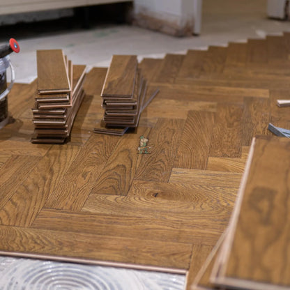Golden Smoked Oak 90mm Engineered Herringbone – close-up of the surface (5)