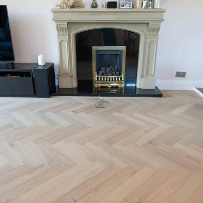 Invisible Light Oak 90mm Engineered Herringbone – image 6