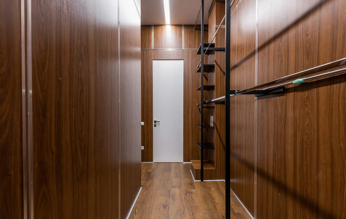 What Colour Floor Goes With Brown Walls?