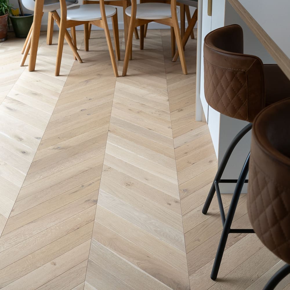 Cotton Invisible Oak Chevron Engineered Wood Flooring