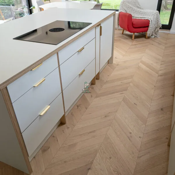 Nevada 14/3 x 90mm Cotton Invisible Oak Chevron Engineered Wood Flooring