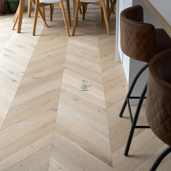 Nevada 14/3 x 90mm Cotton Invisible Oak Chevron Engineered Wood Flooring