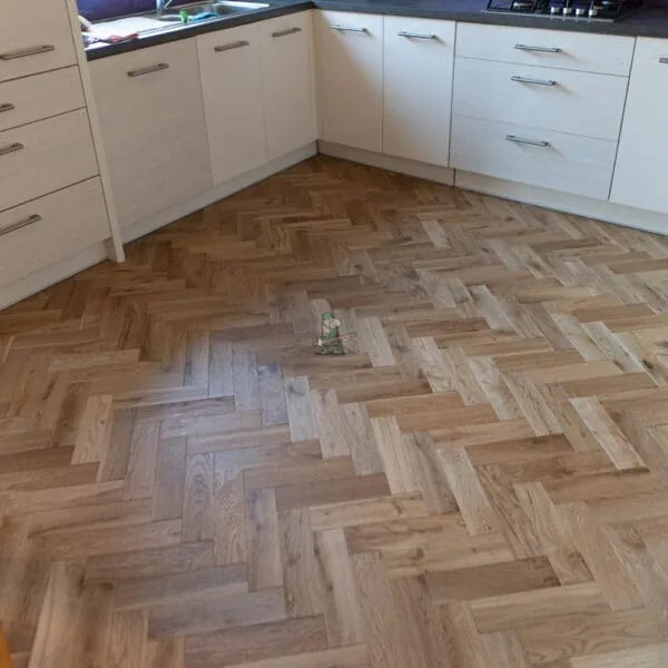 Cambridge 20/6 x 80mm Field Oak Herringbone Engineered Wood Flooring