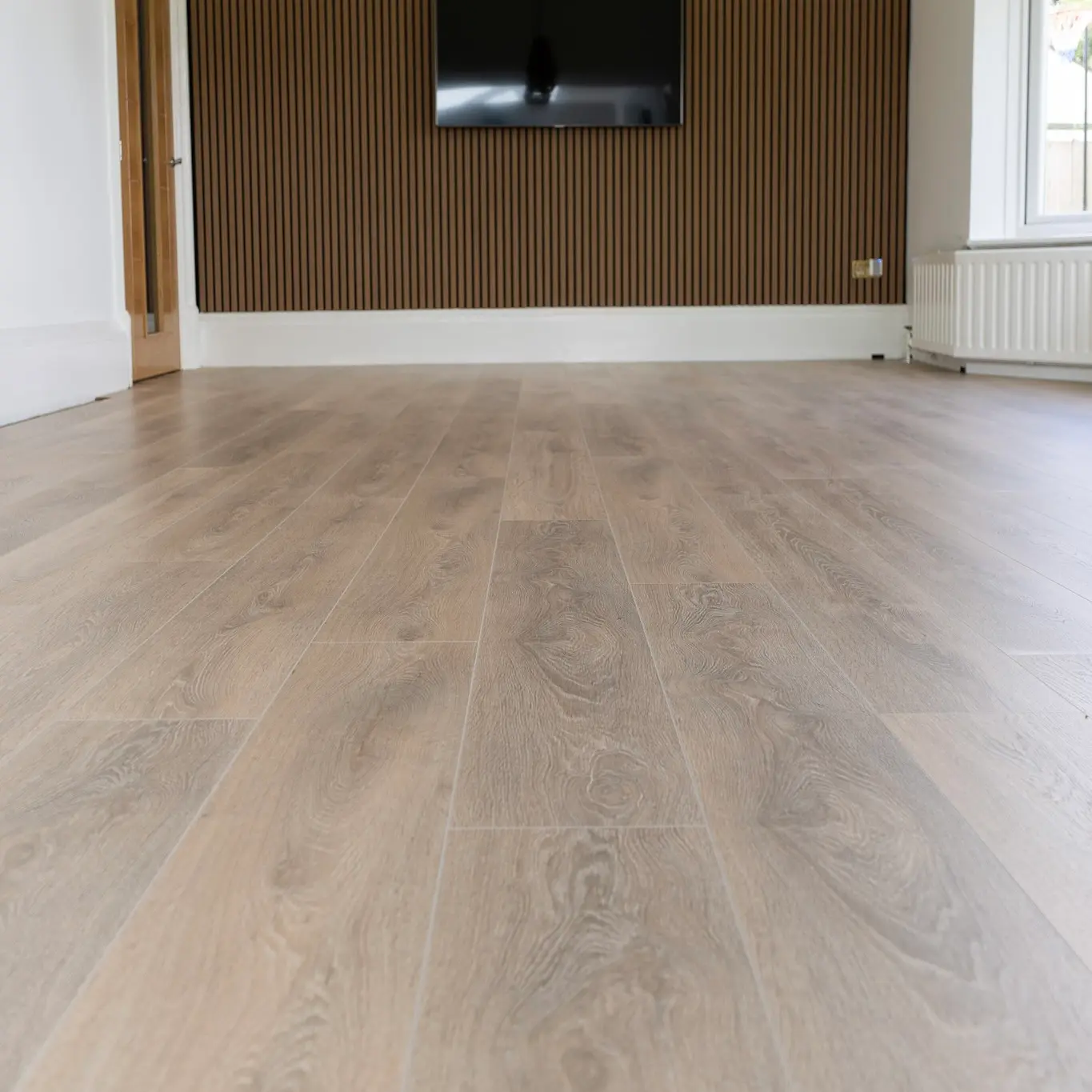 Home Classic 12mm Sahara Light Oak 4V Laminate Flooring