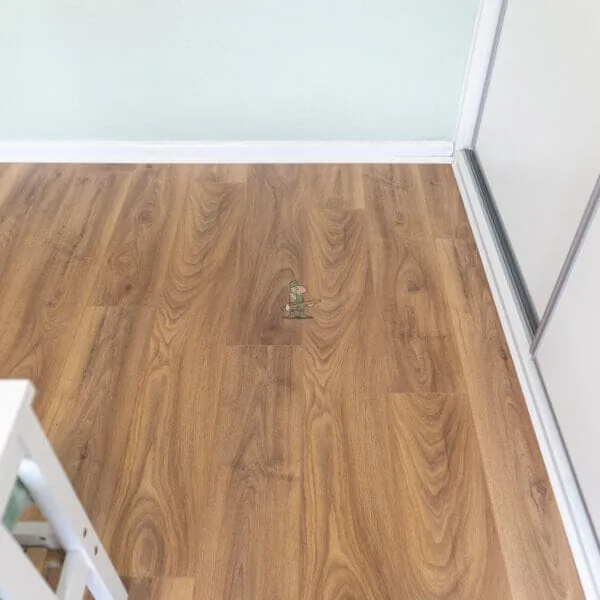 Home Classic 12mm Natural Medium Oak 4V Laminate Flooring