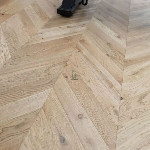 Nevada 14/3 x 90mm Natural Brushed Oak Chevron Engineered Wood Flooring