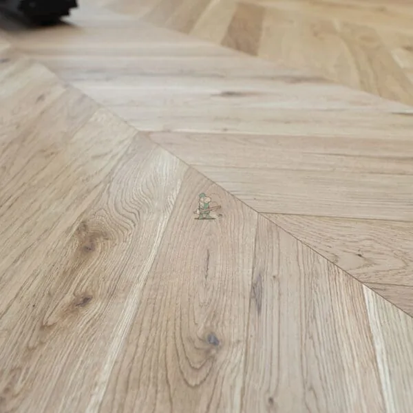 Nevada 14/3 x 90mm Natural Brushed Oak Chevron Engineered Wood Flooring