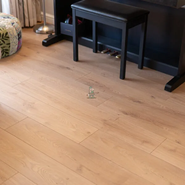Light Brown Oak 12mm Classic Laminate Flooring
