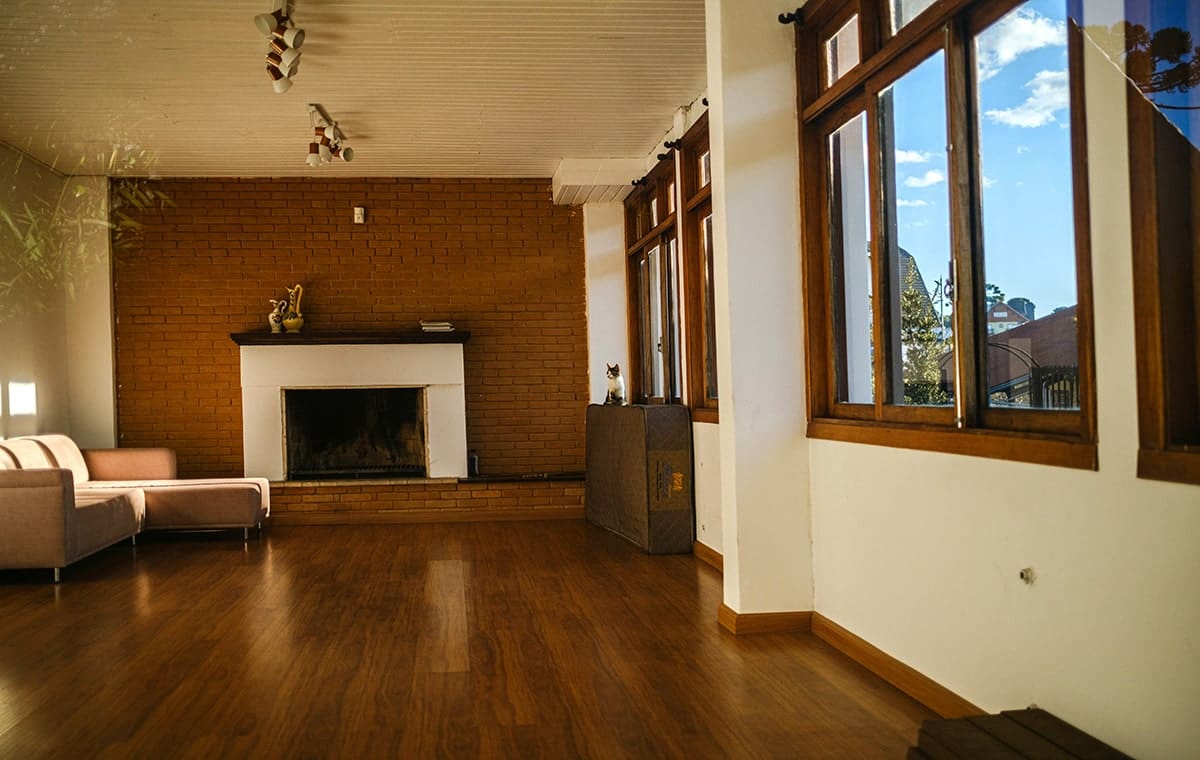 Ideal Floor Colours For Brown Walls