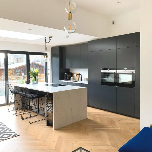 Special 14/3 x 90mm Natural Lacquered Oak Chevron Engineered Wood Flooring